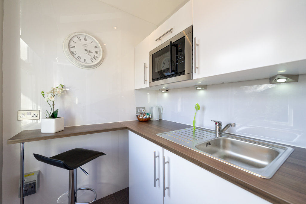 Cheshire Hospitality Ltd T\/A Lennox Lea Studios & Apartments Sale Exterior photo