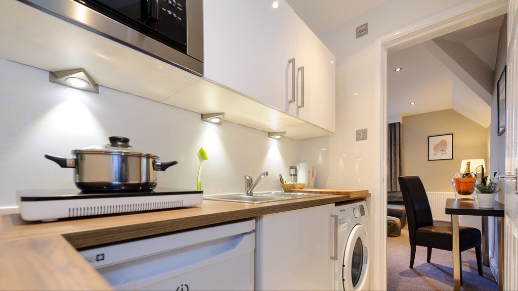 Cheshire Hospitality Ltd T\/A Lennox Lea Studios & Apartments Sale Exterior photo